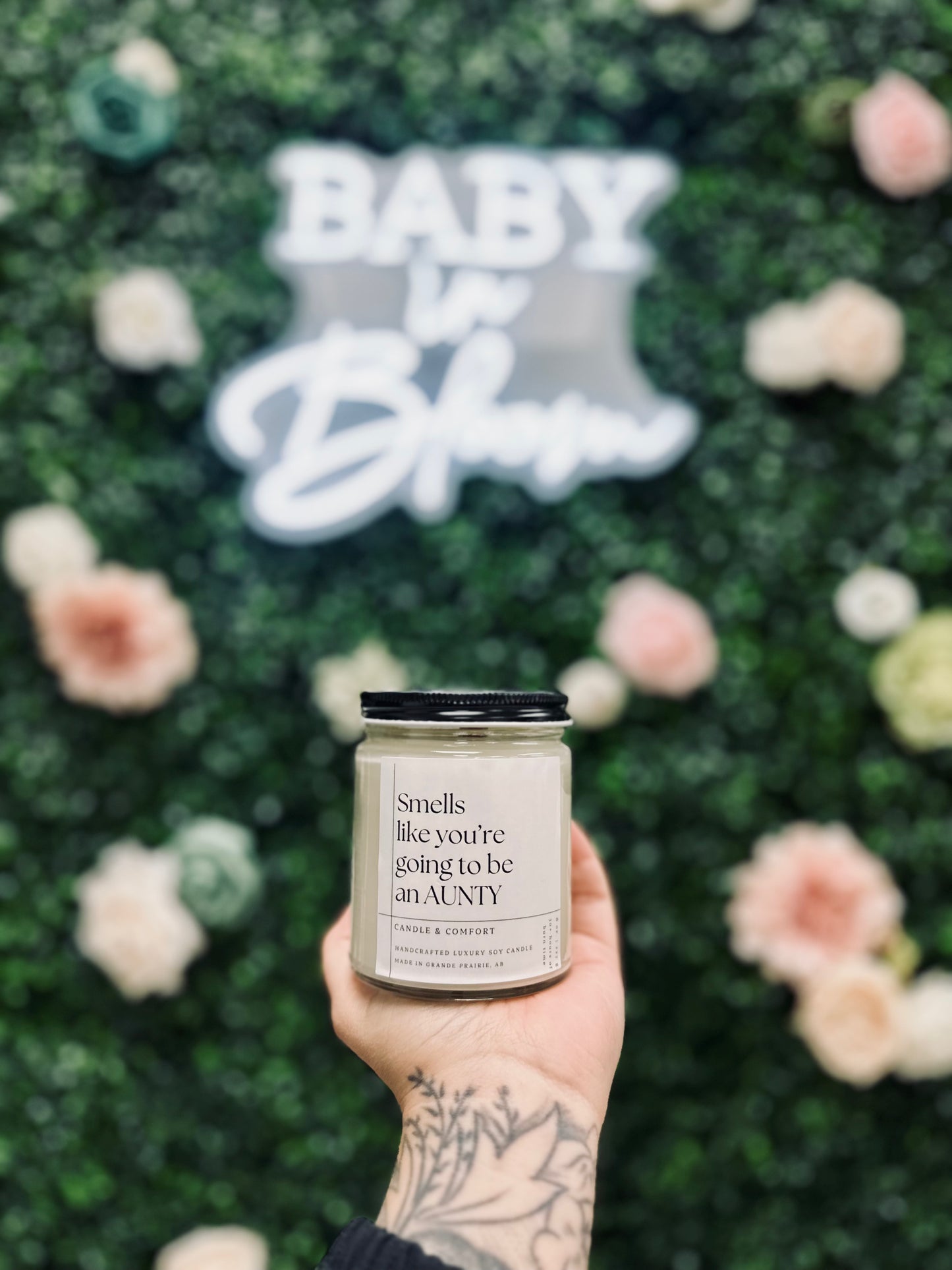 Smells like your going to be an aunty candle